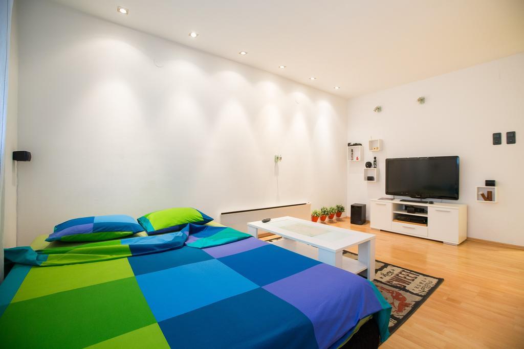 Eazzynight Center Apartment Ζάγκρεμπ Δωμάτιο φωτογραφία