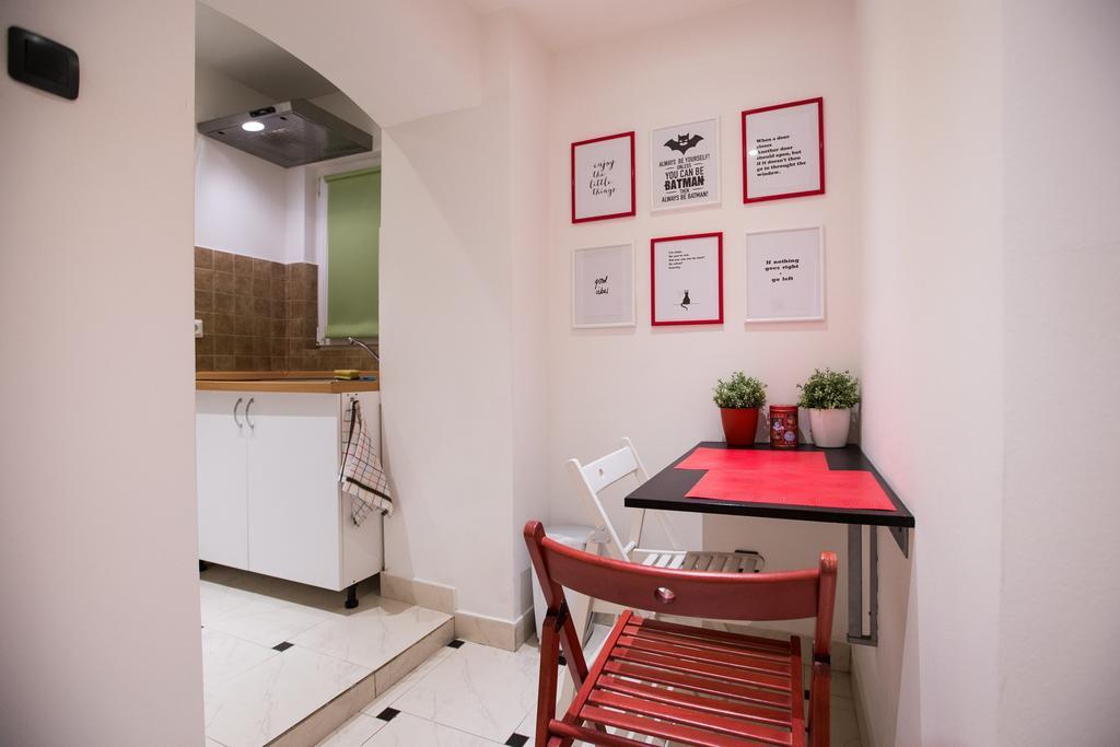 Eazzynight Center Apartment Ζάγκρεμπ Δωμάτιο φωτογραφία